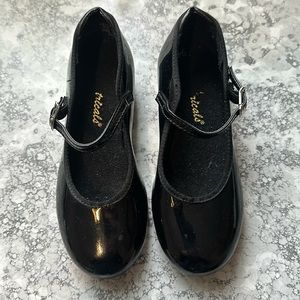 Theatricals youth black tap shoes